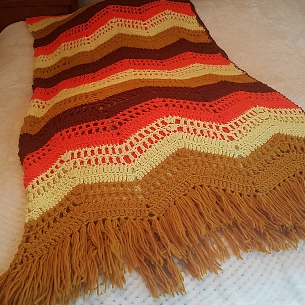 VINTAGE Crochet trow 73" x 60"